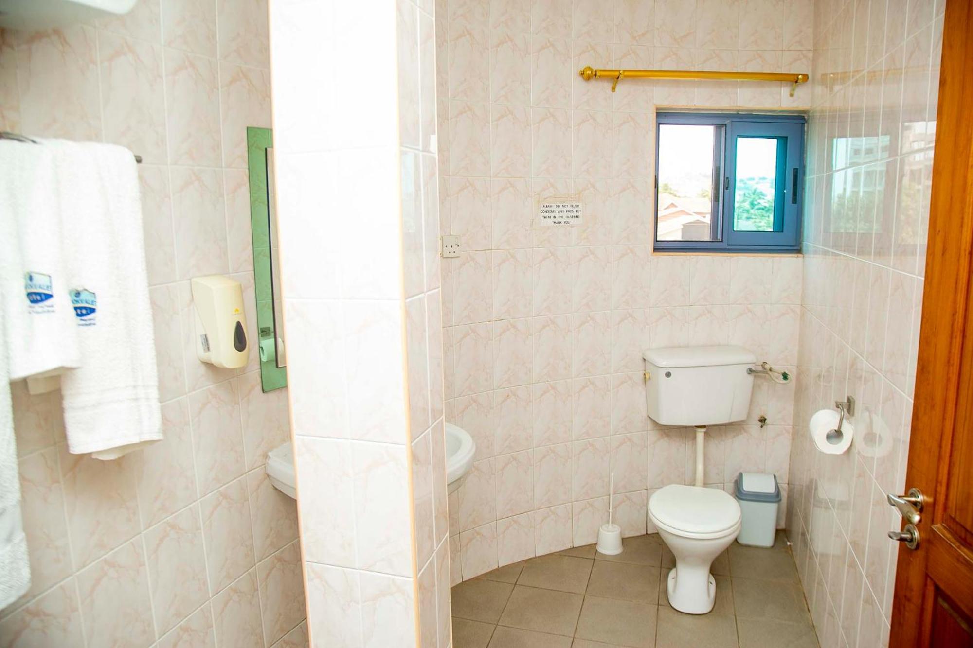 Brookvale Hotel Weija Kültér fotó