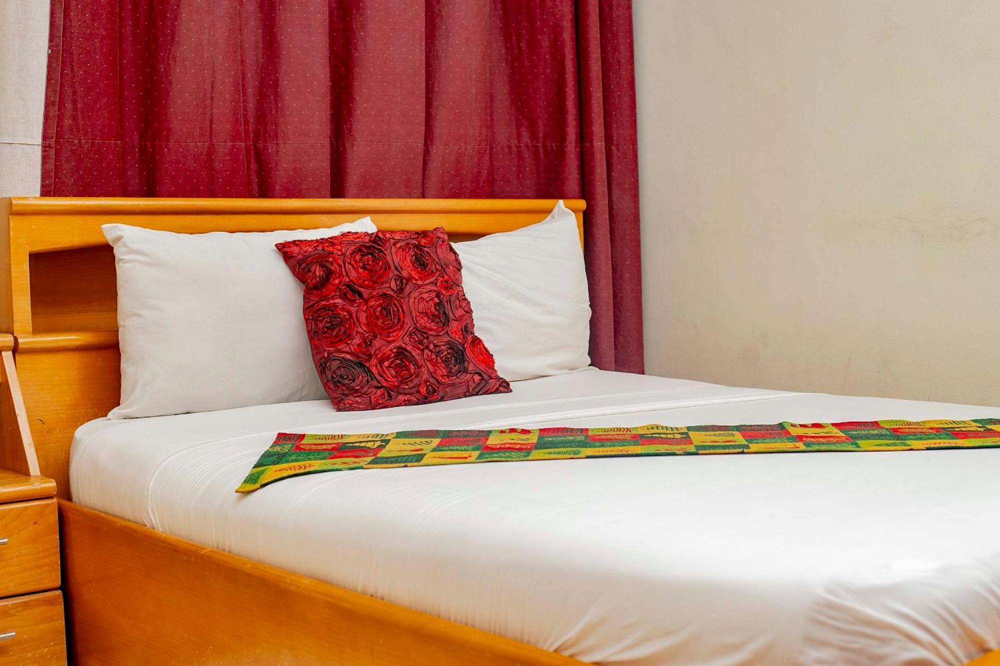 Brookvale Hotel Weija Kültér fotó