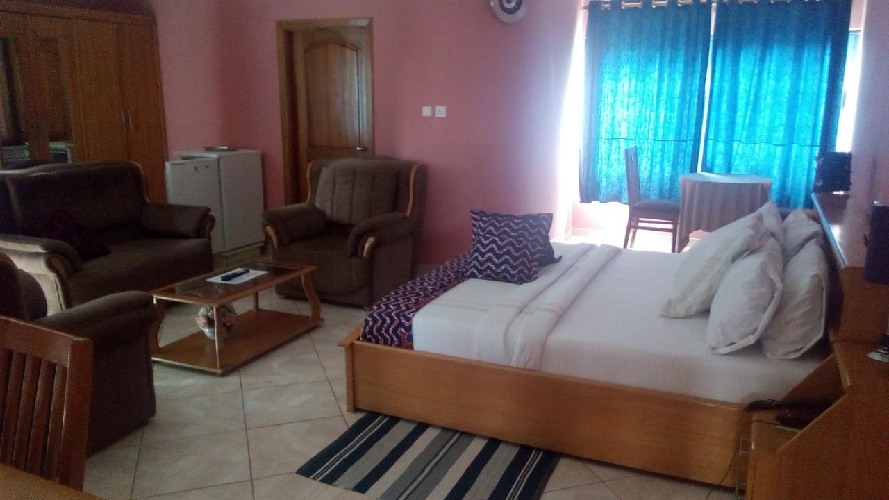 Brookvale Hotel Weija Kültér fotó